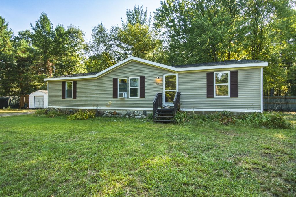 5454 S Cypress Avenue, Croton township