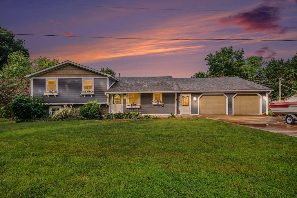 15415 Simmons Avenue Ne, Solon township