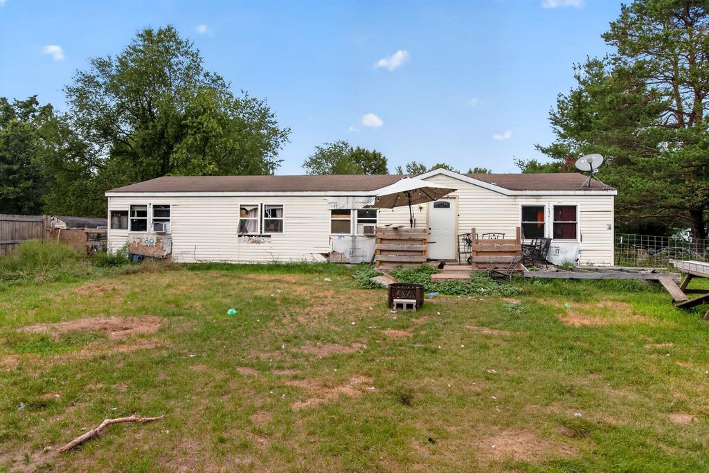 8668 Holly Street, Garfield township