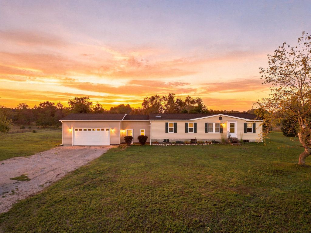 3067 170th Avenue, Hersey township