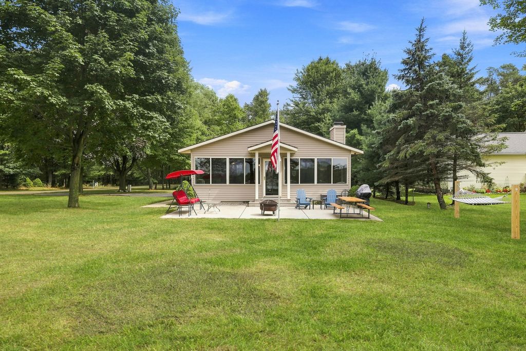 10111 Peppermill Lane, Morton township