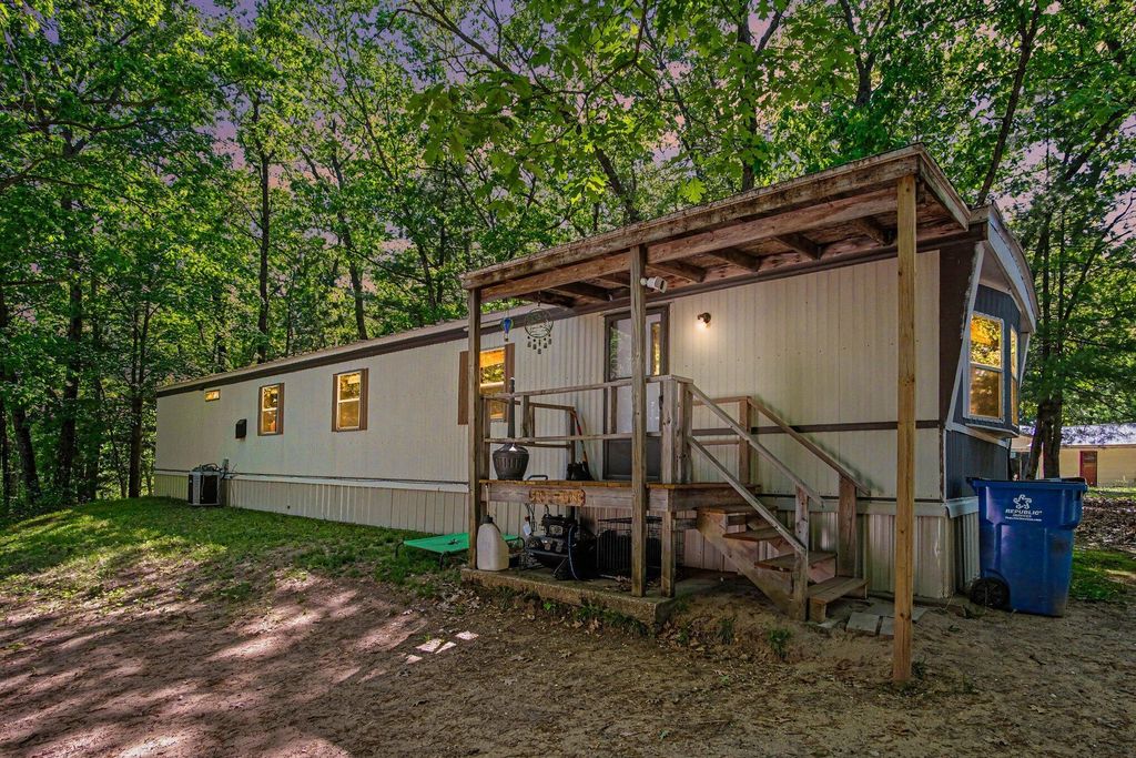 8481 Vista Drive, Brooks township