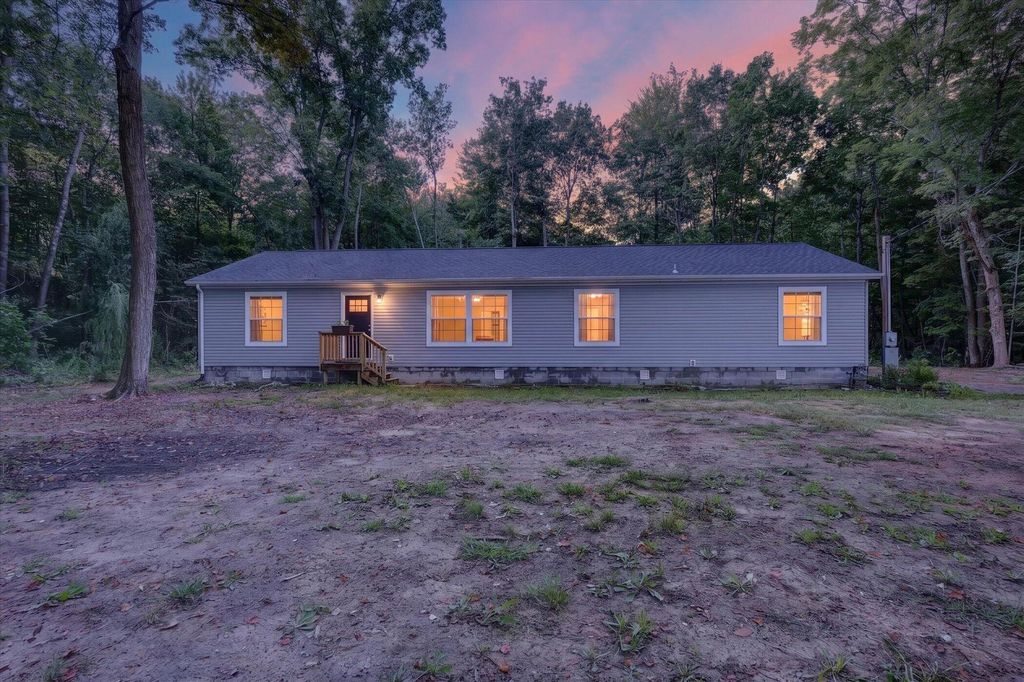 9633 W Howard City Edmore, Cato township