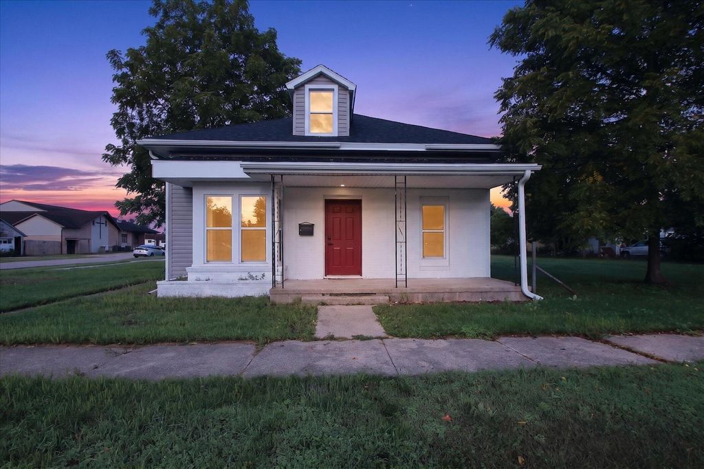 701 N Hemlock Street, Evart