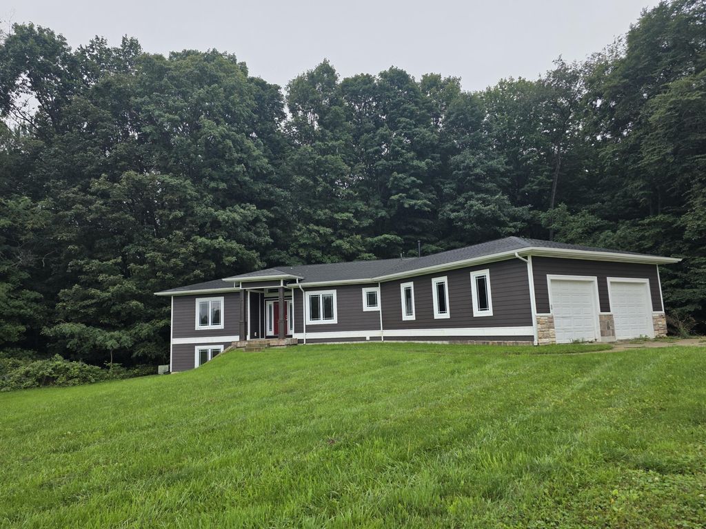 13941 Alger Avenue, Ashland township