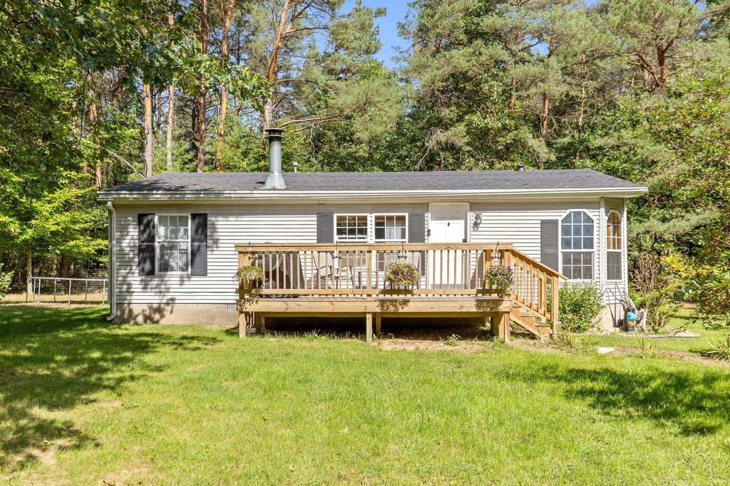 13113 Pinewood Street Ne, Gowen