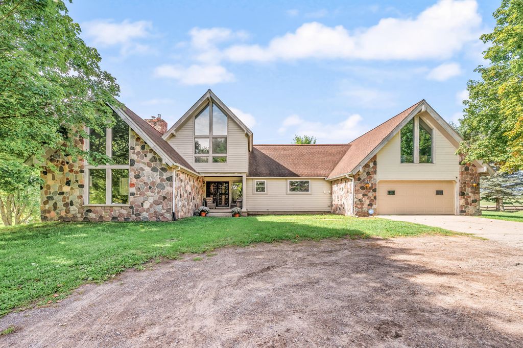 11421 S Deer Lake Road, Reed City