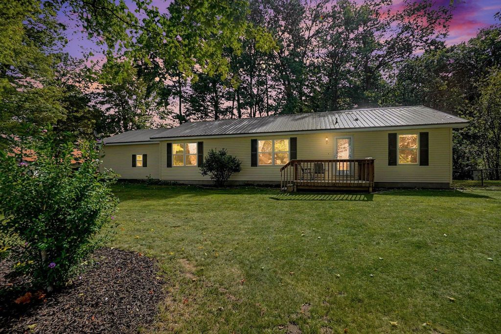 5565 Cozy Point Drive, Newaygo