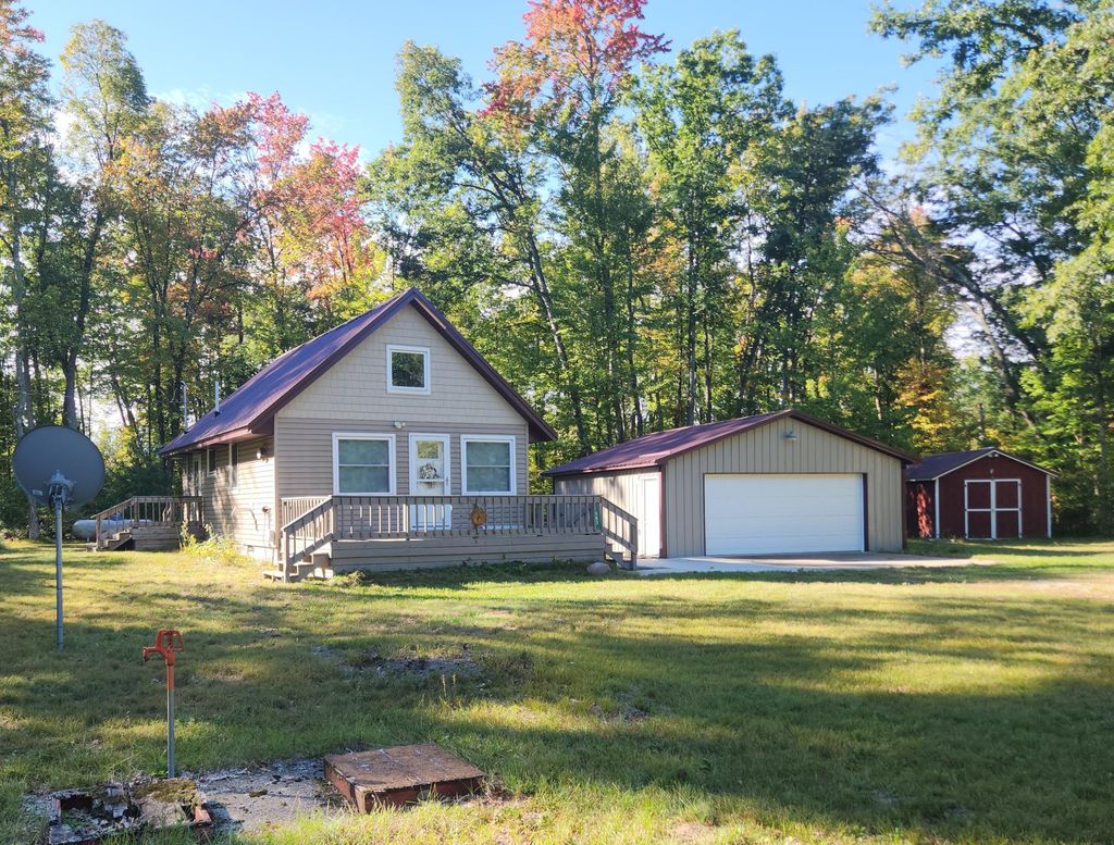 983 E Mccork, Idlewild