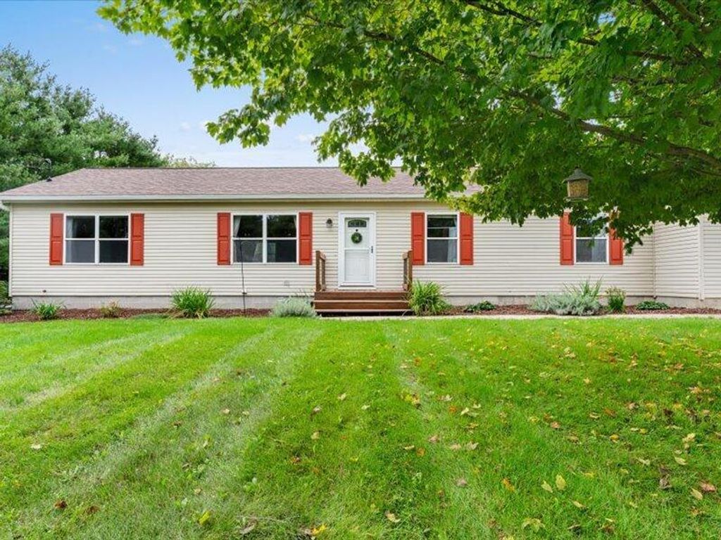 1415 W Centerline Road, St. Johns