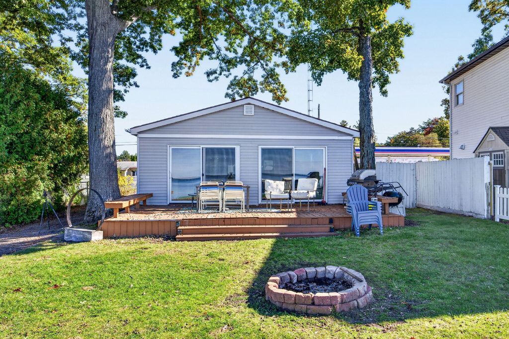 278 W Houghton Lake Drive, Prudenville