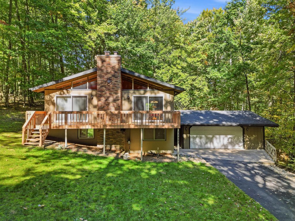 11962 Trail Creek Drive, Canadian Lakes