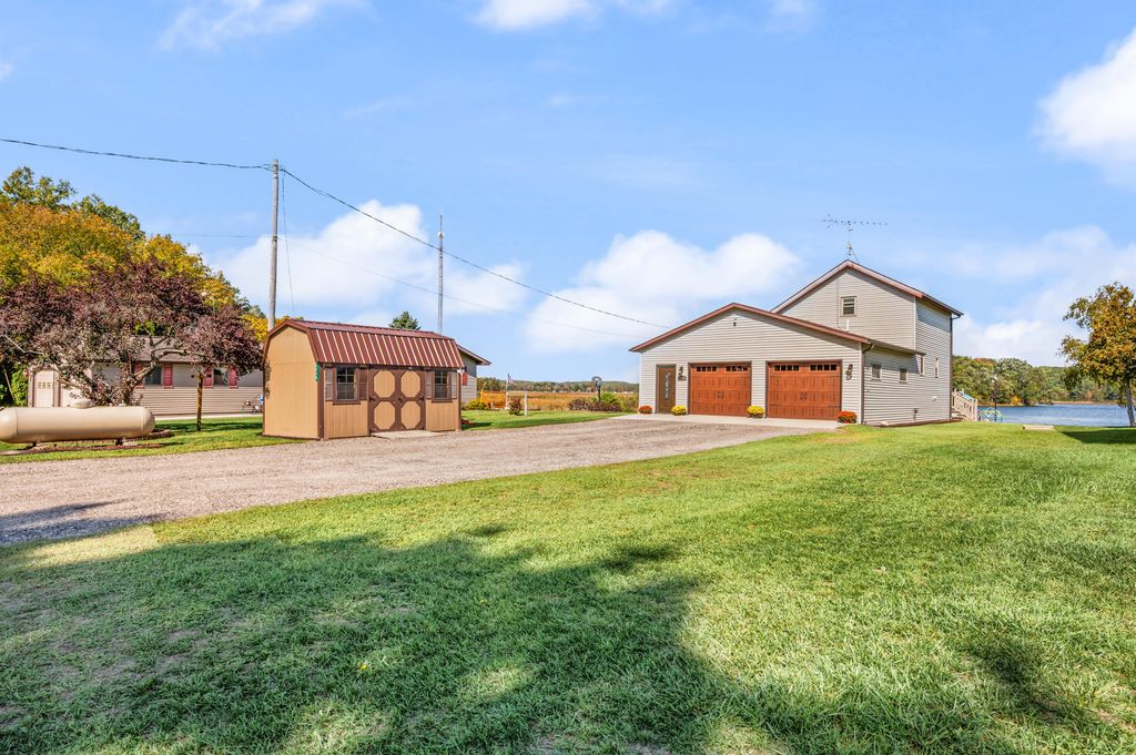 6238 Lake Drive, Mecosta