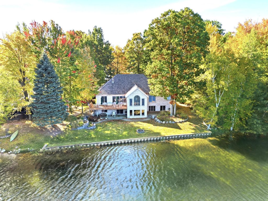 9418 Elmwood Court, Canadian Lakes