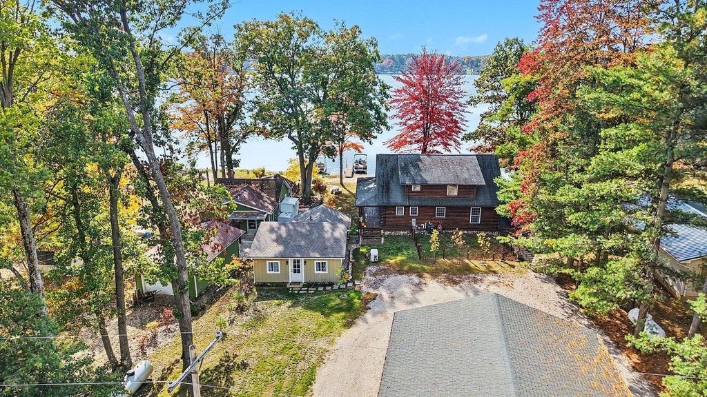 16211 Pretty Lake Drive, Mecosta