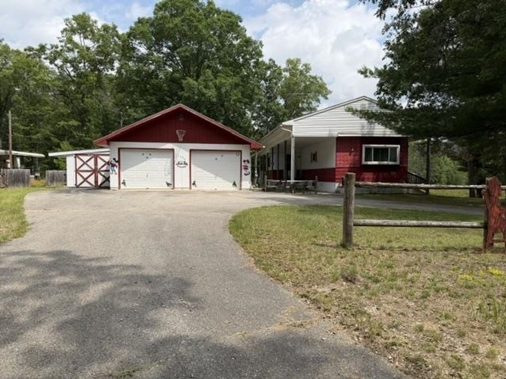 1690 Buena Vista, Grant township