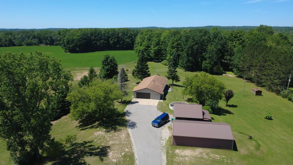3100 Pointer Rd, Edwards township