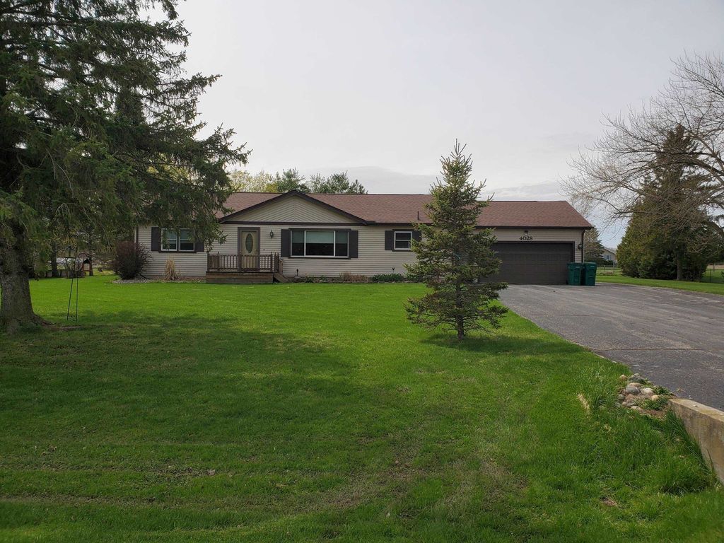 4028 Stark, Edwards township