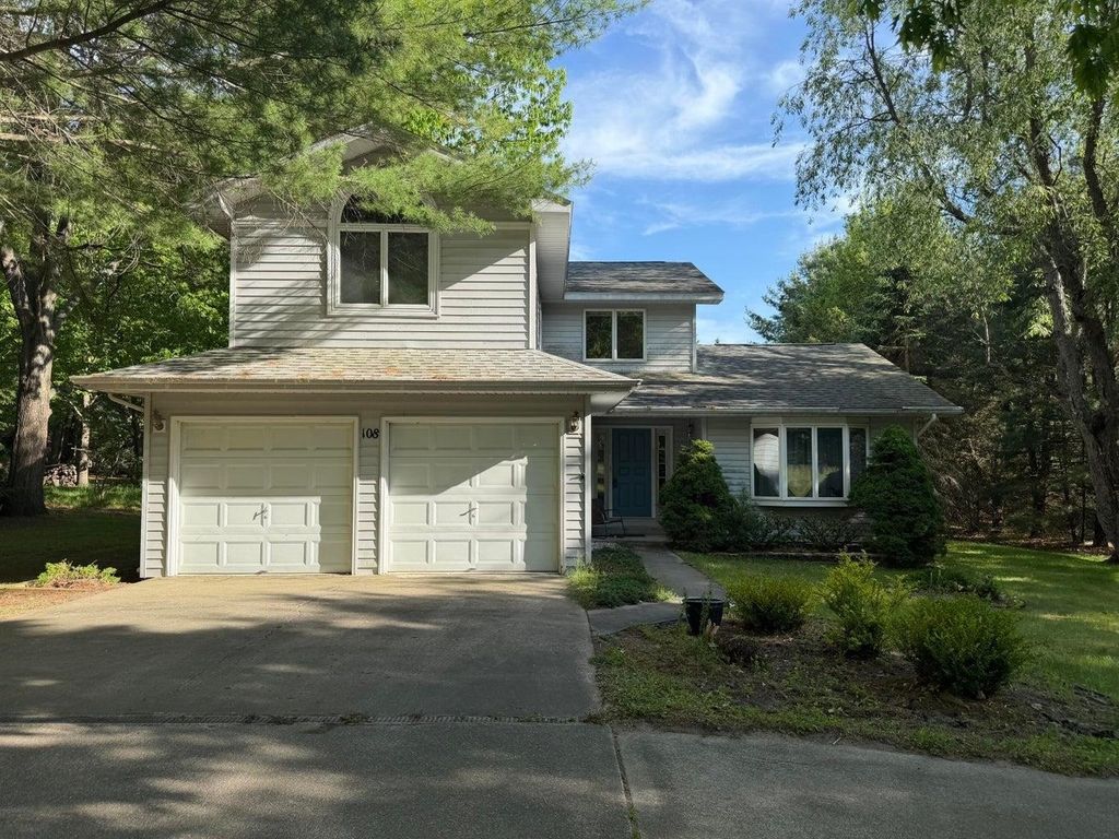 108 Carpenter Blvd, Roscommon