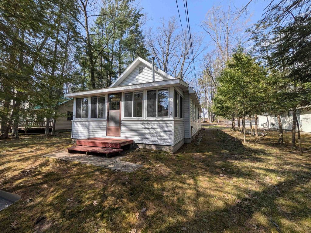 212 Clare, Lyon township