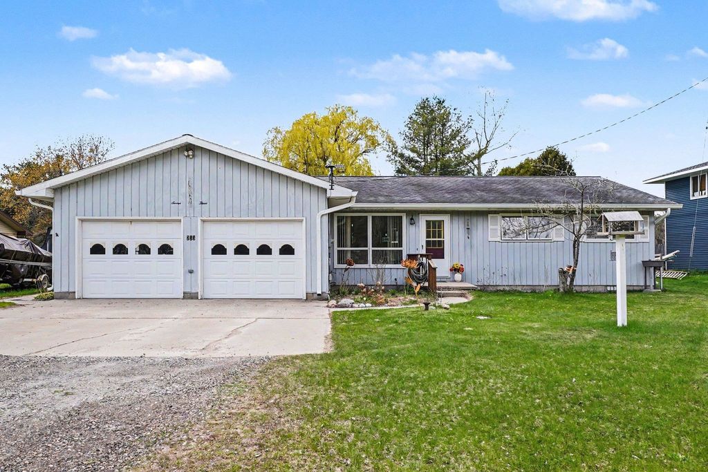 733 Monument, Baldwin township