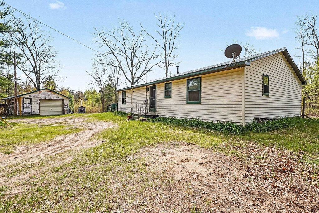 6595 Wickert, Plainfield township