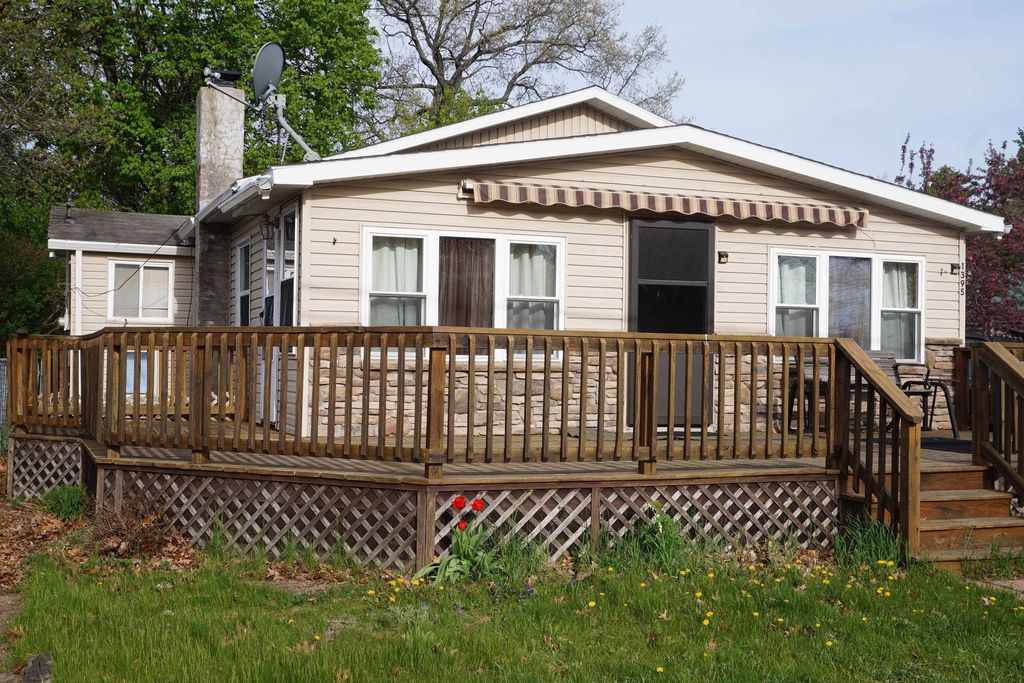1395 Ash, Grant township