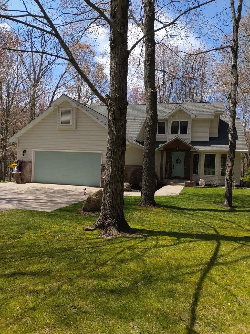 5490 Oak, Lincoln township