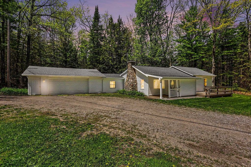 5950 Mark, Plainfield township