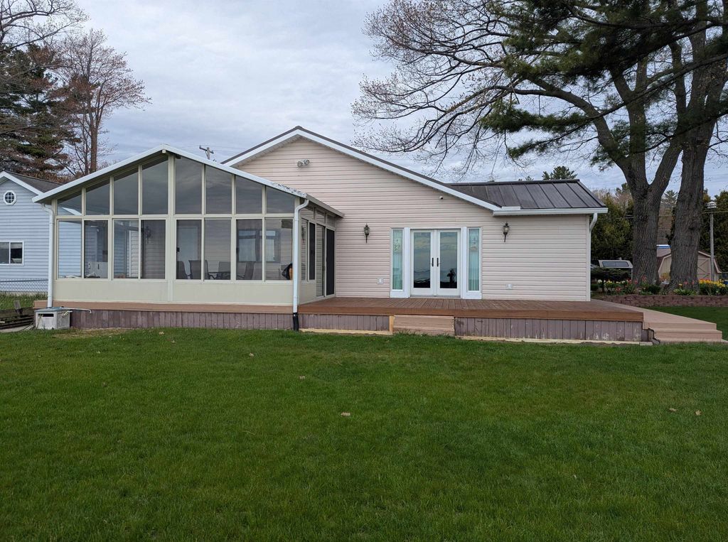 488 N Huron, Whitney township