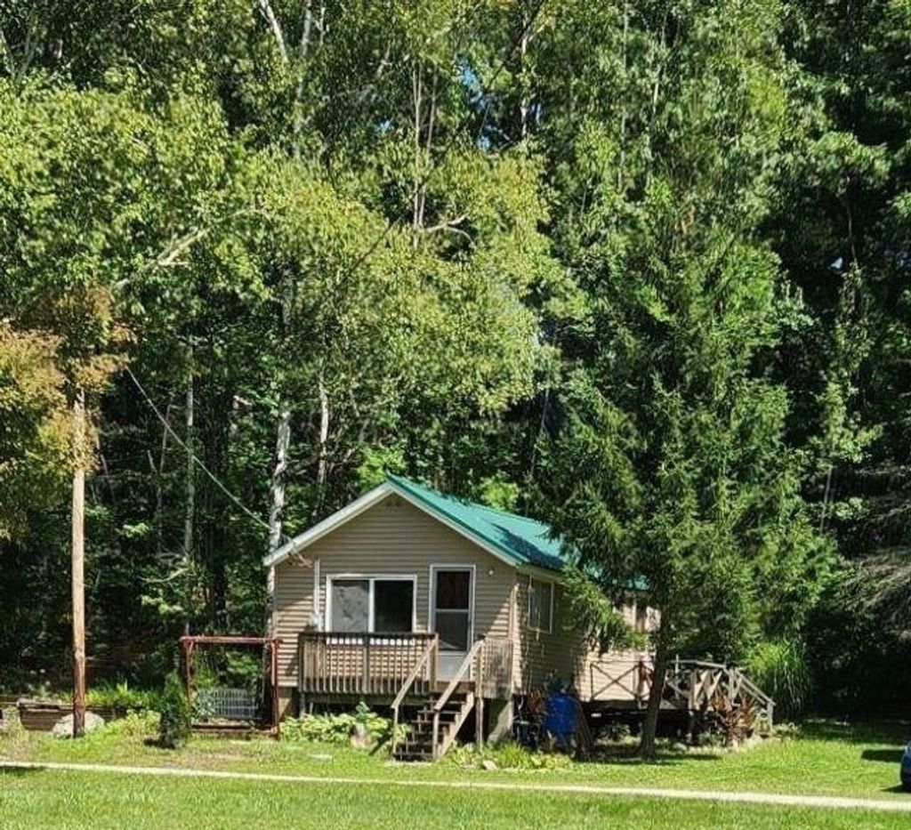 5319 S Lakeview, Edwards township