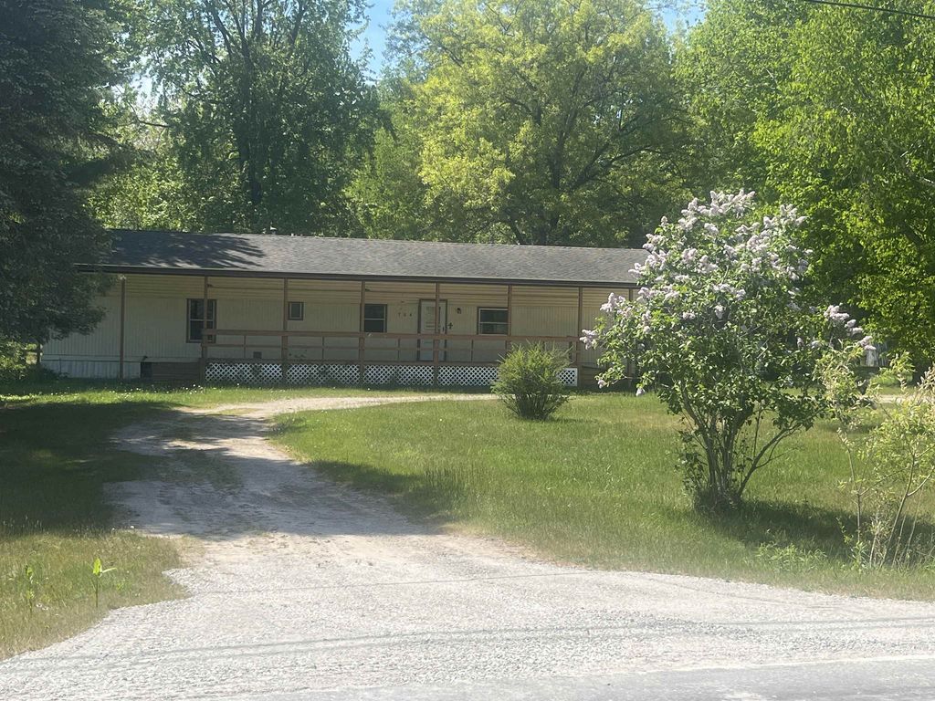 704 Delano, Sims township