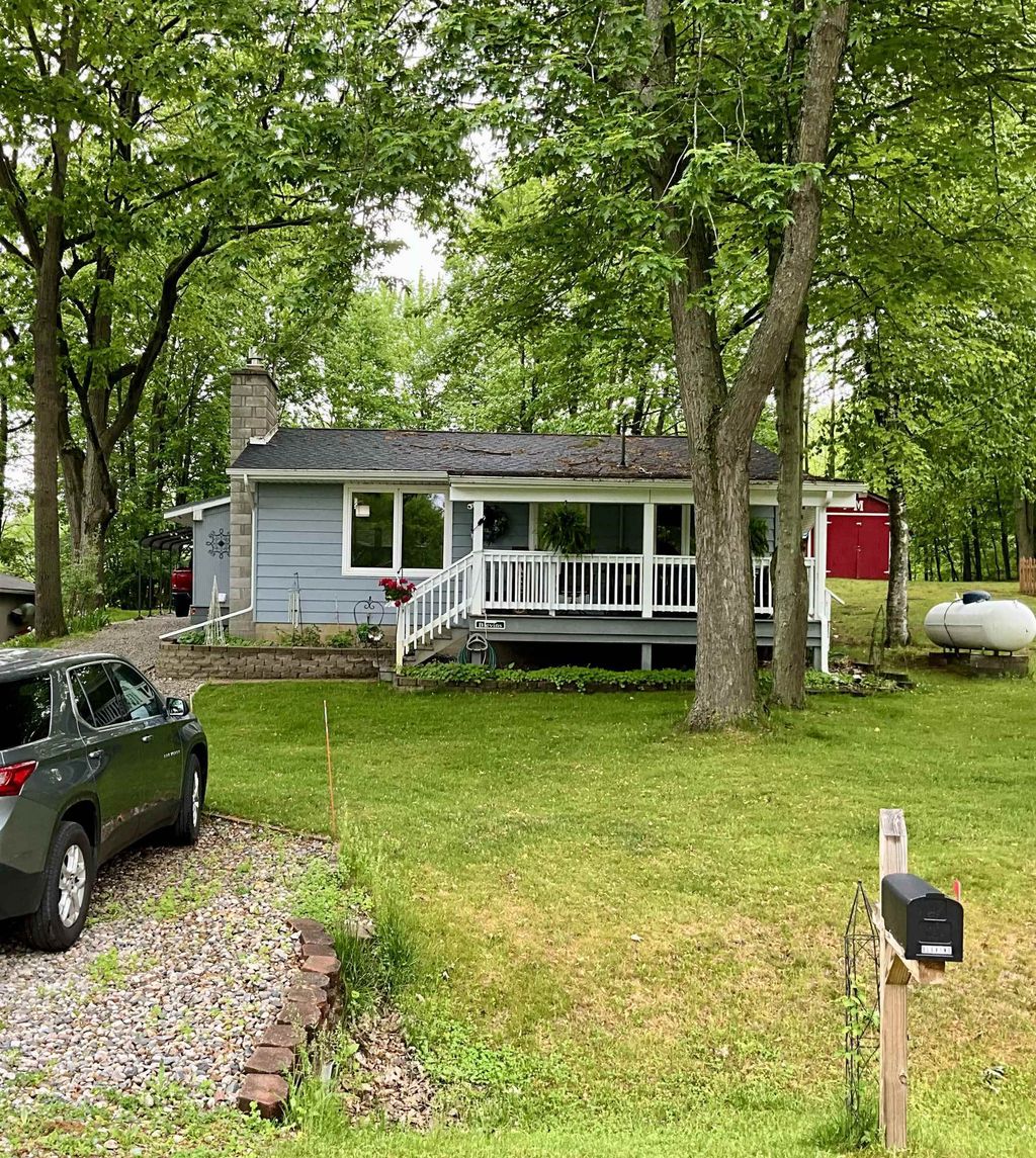 4737 Mary E Dr, Hill township
