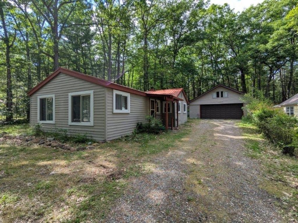 7700 Nicole, Plainfield township