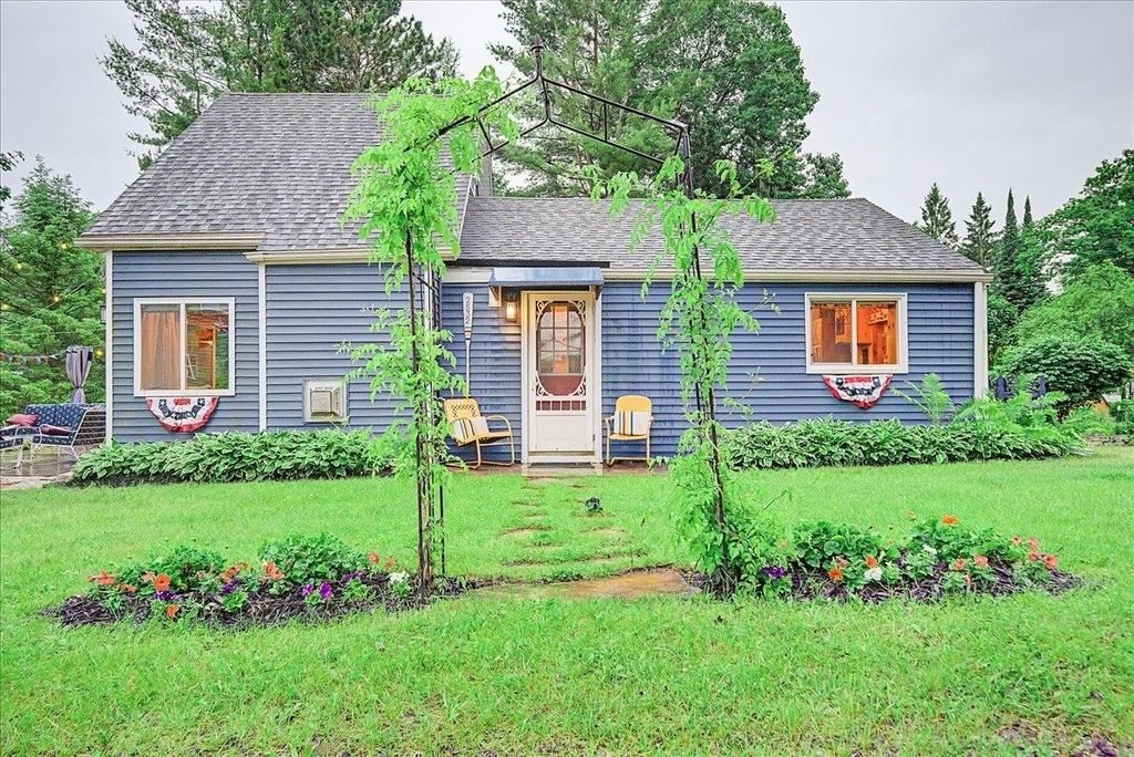 2532 E 1st, Mills township