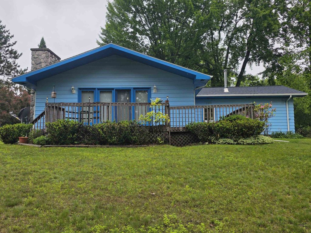 2091 Lakeside, Hill township