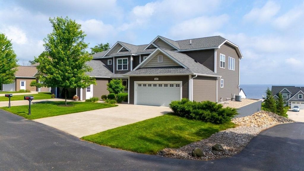 4876 W Houghton Lake, Roscommon township