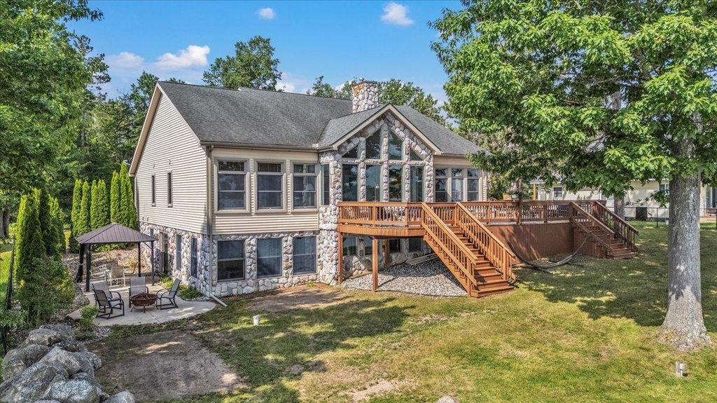 8382 Grace, Plainfield township