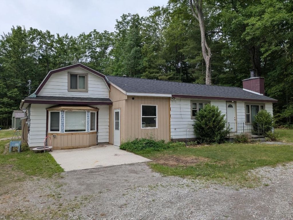 8331 Long Lake, Plainfield township