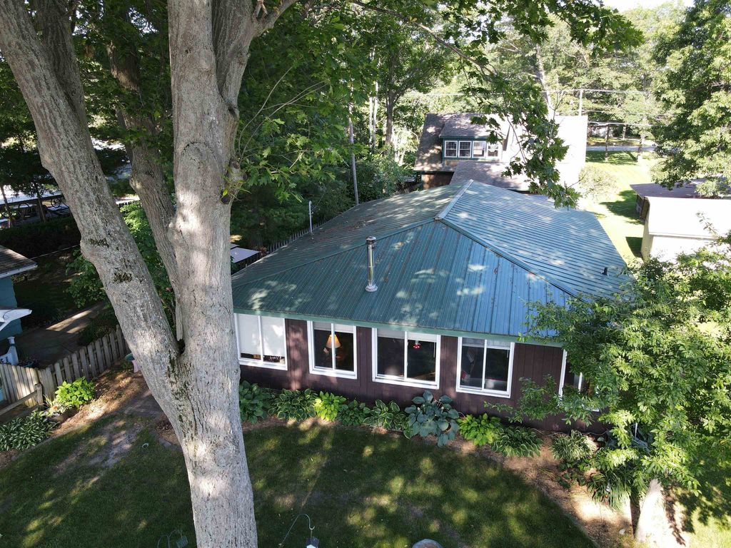 2184 N Huron, Whitney township