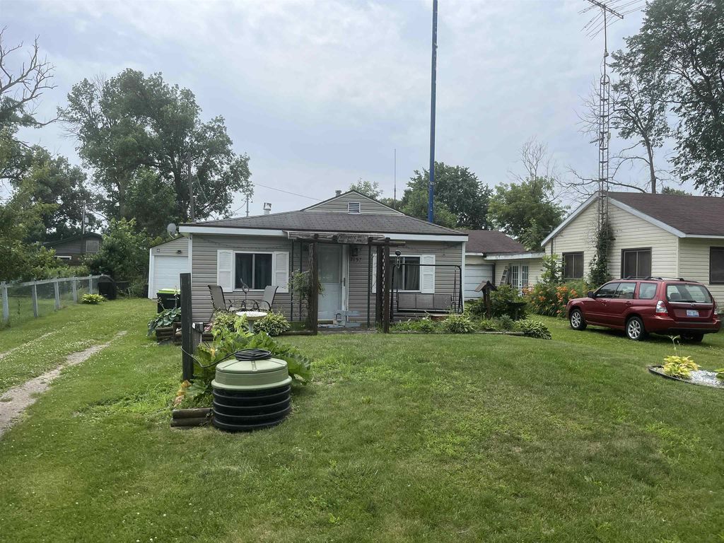 2157 Ash, Standish township