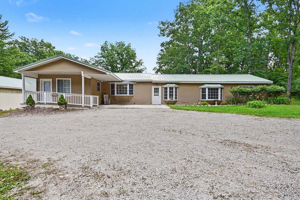 5444 S Branch, Plainfield township