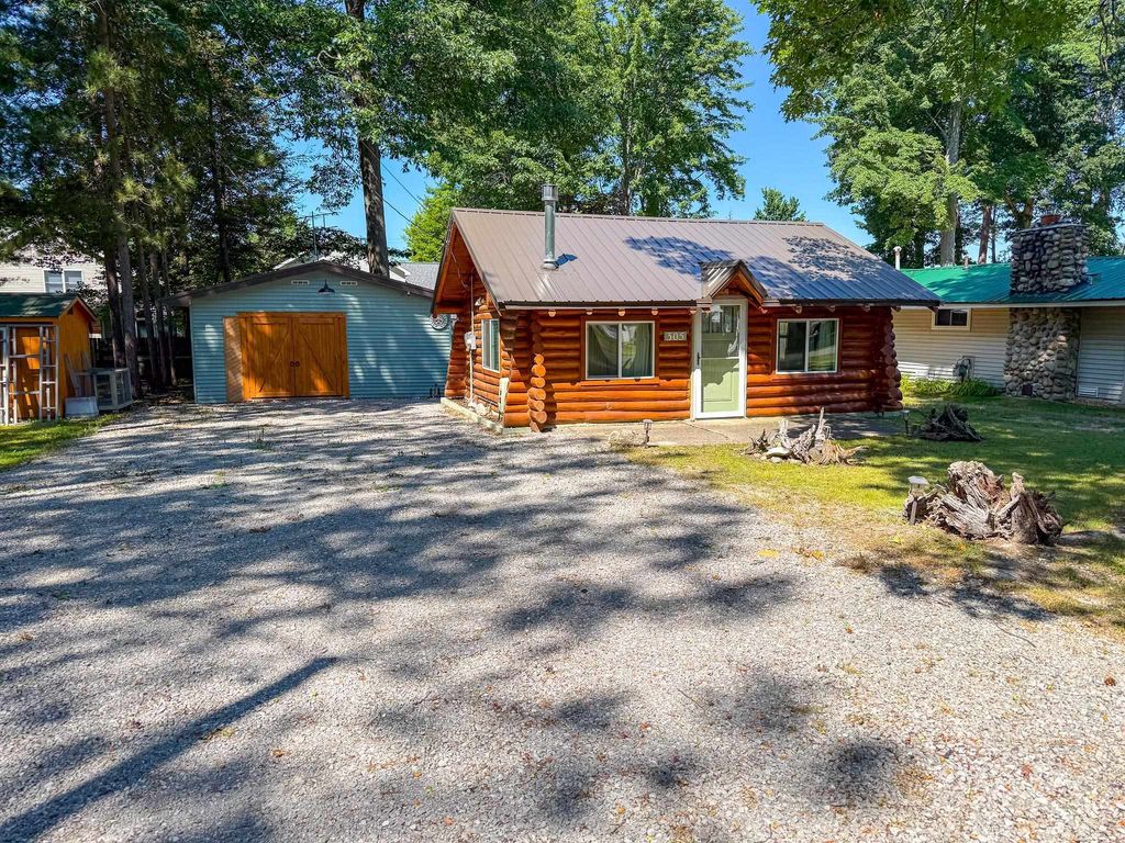 305 Devonshire, Denton township