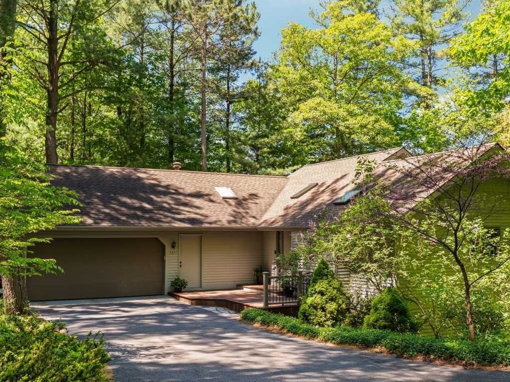7211 Logan, Peninsula township