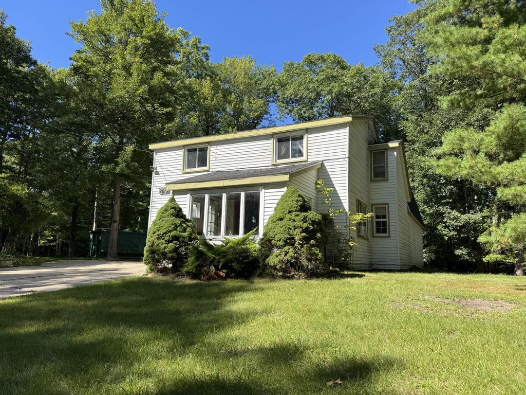 2443 Valley, Baldwin township