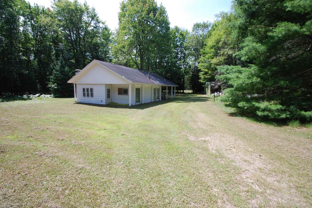 5295 Cedar Lake, Clement township