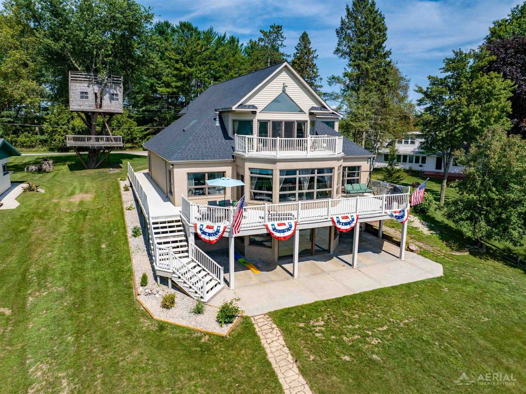 4348 W Lakeside, Horton township