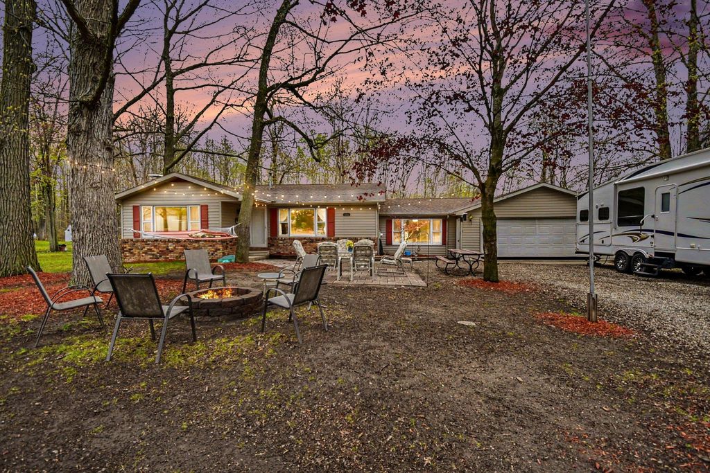 280 N Sage Lake, Hill township