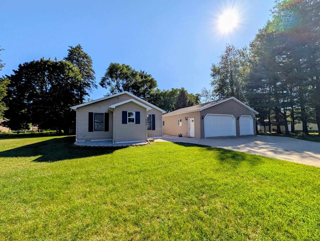 903 W Deer, Gladwin