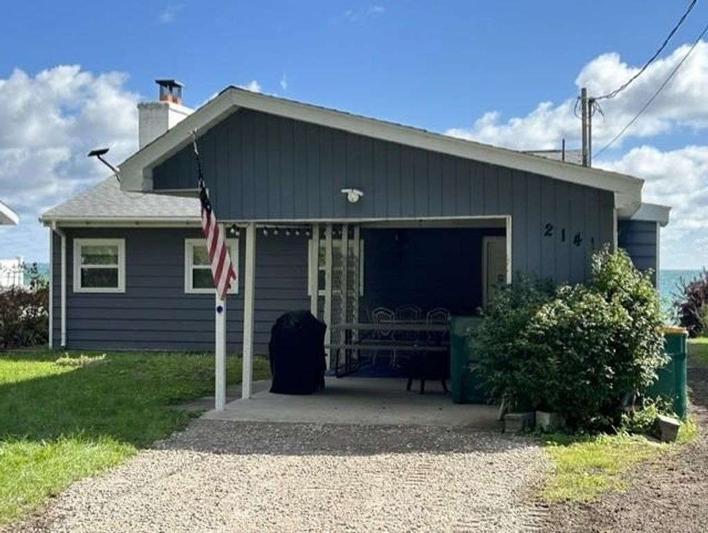 2141 Douglas Dr, Tawas City